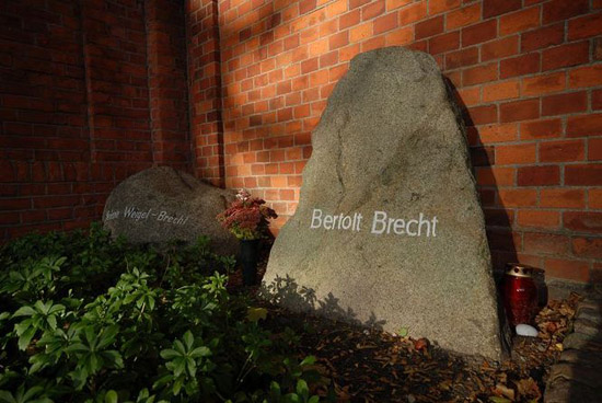 GrabmahlBertoltBrecht